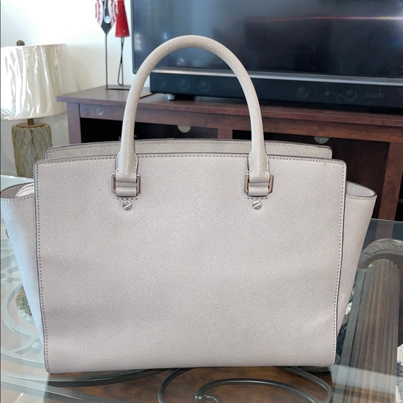 Michael Kors Grey Selma Satchel - Picture 4 of 15